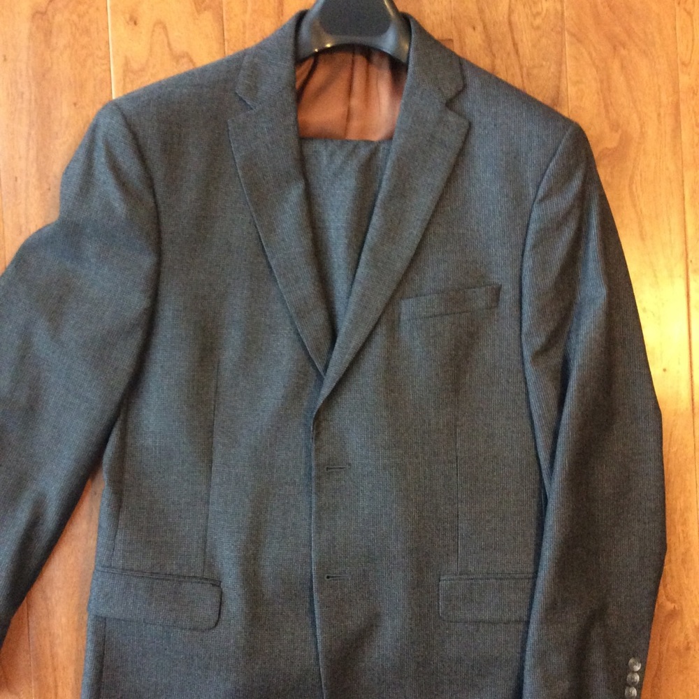 Joseph A Banks NWOT slim fit suit
